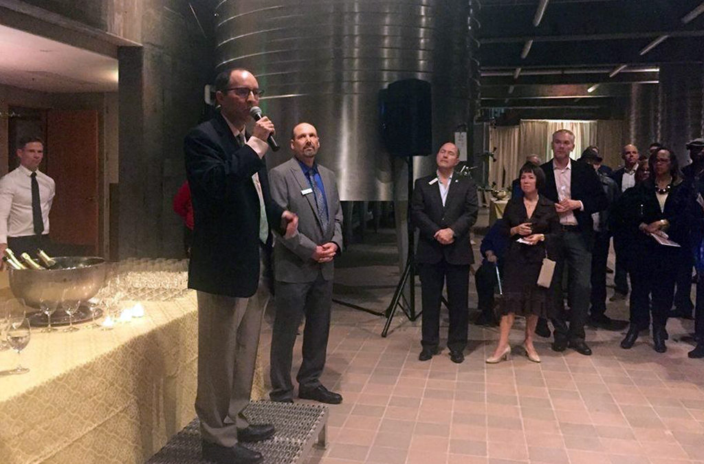 Recaudador de fondos de apoyo a la salud mental aumenta $100,000 al Opus One Winery